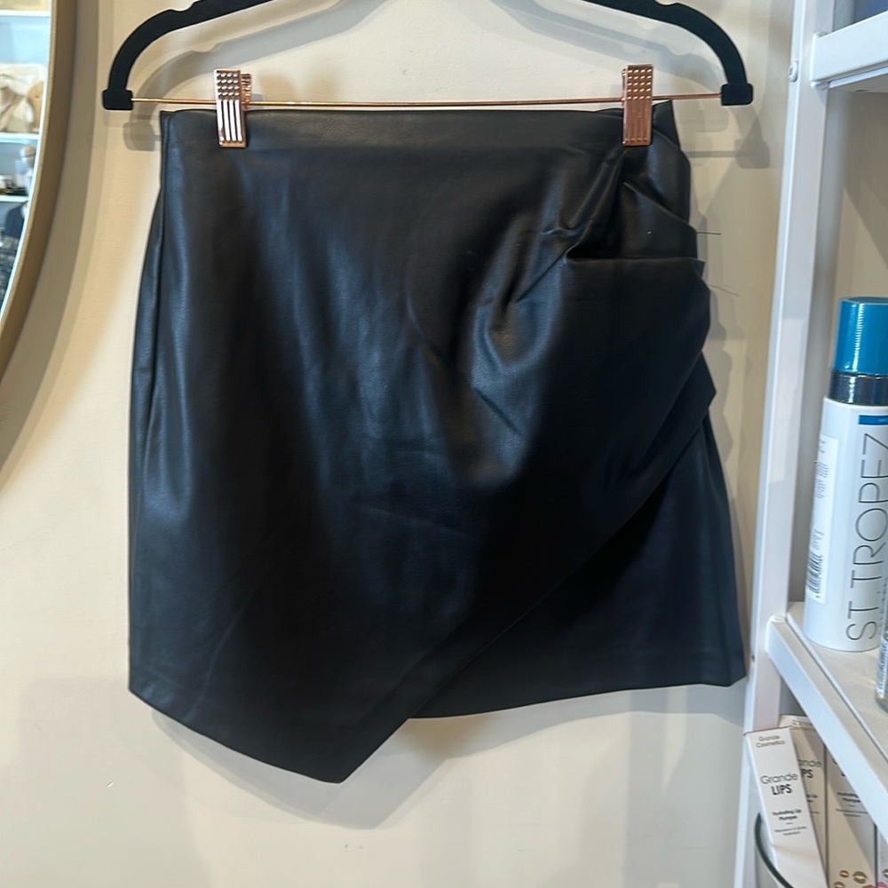 Elan black leather skirt
